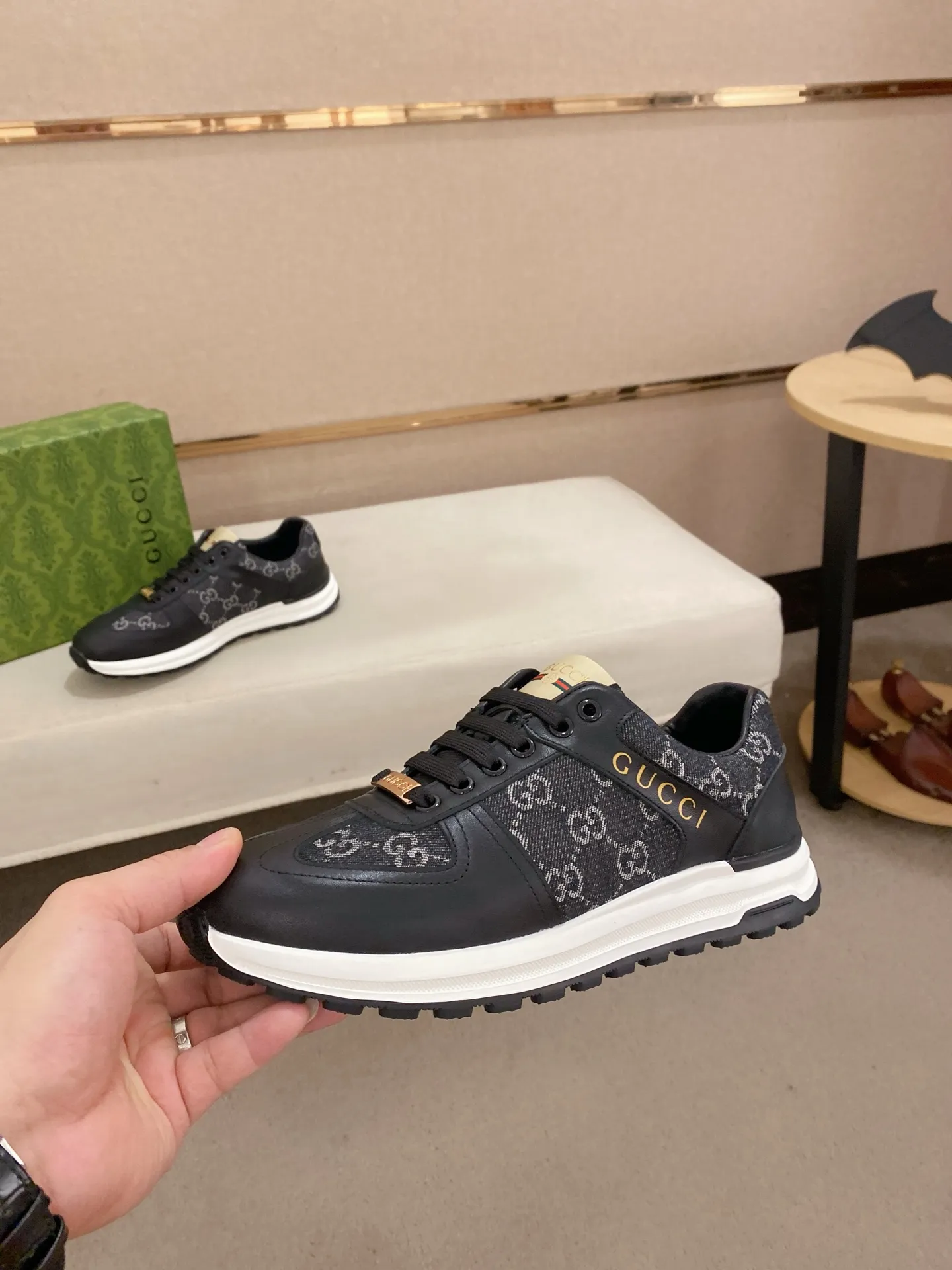 Men's clothing and shoes💰 400💰🇮🇹🇮🇹GUCCI (Gucci) top 🔍🔍 new models are on sale at the same time, the upper 🇮🇹 is imported Italian first-layer cowhide, the lining is fully imported sheepskin 💪💪, completely 1⃣️compared 1⃣️Reproduction🇮🇹💪💪, ⚠Sole: The original sole is specially provided by the original factory, the exclusive movable molded sole is super comfortable, ⚠Original factory follow-up goods, 🔍🔍high quality, you can enter and leave the counter at will, welcome to compare⚠. Code number: 38-44 (45 is custom-made and cannot be returned or exchanged)